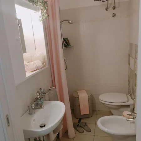 Apartment Bright Flat With Shared Garden