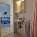 Bright Flat With Shared Garden * ביביונה