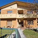 Bright Flat With Shared Garden * ביביונה