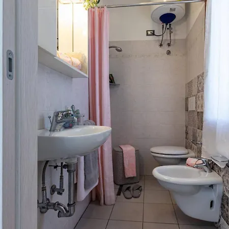 Bright Flat With Shared Garden Bibione