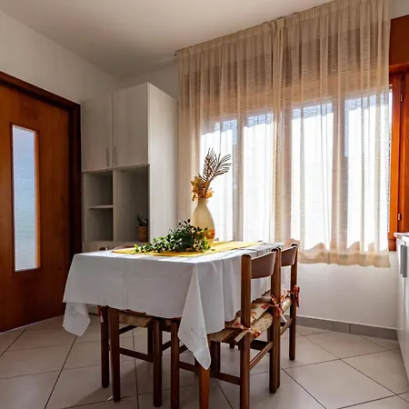 Apartment Bright Flat With Shared Garden Bibione