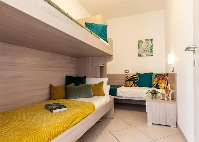 Bright Flat With Shared Garden