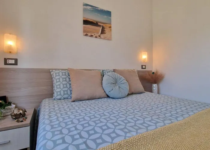 Bright Flat With Shared Garden Apartment